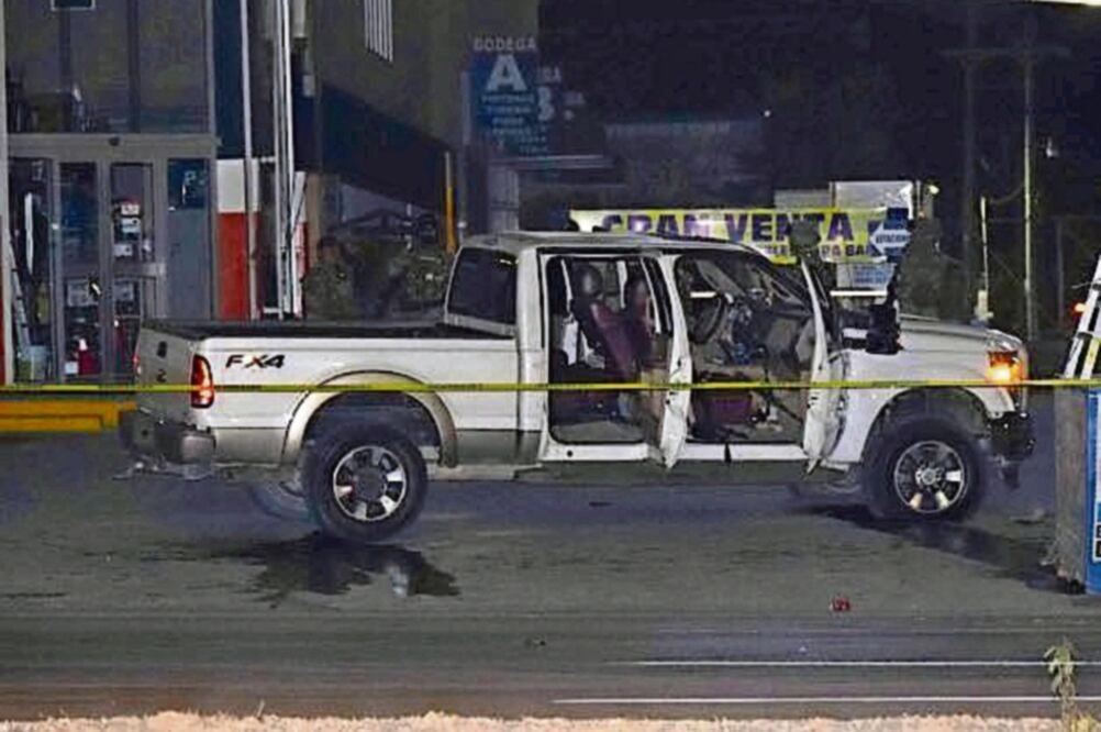 Emboscada. En Nuevo Laredo, el sábado 24 de marzo el fuego cruzado alcanzó el vehículo donde se transportaba una familia. (ARCHIVO EL UNIVERSAL)