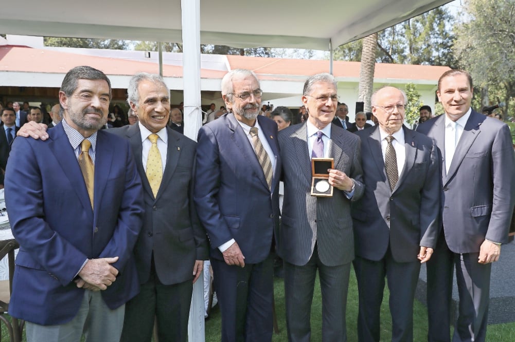 Rafael Moreno Valle Suárez (tercero de der. a izq.), padre del gobernador de Puebla, Rafael Moreno Valle, fue reconocido por fundar hace 23 años la FUNAM (CARLOS REYES. EL UNIVERSAL)