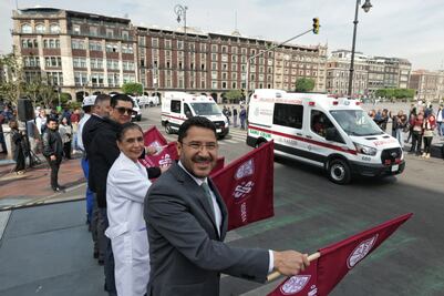 Martí Batres da banderazo de salida a 18 nuevas ambulancias para emergencias en CDMX