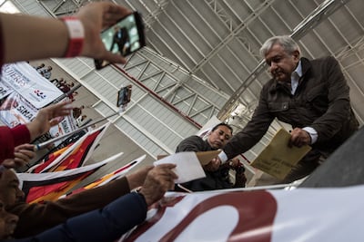 Yerno y nieto de Elba Esther dan respaldo público a AMLO