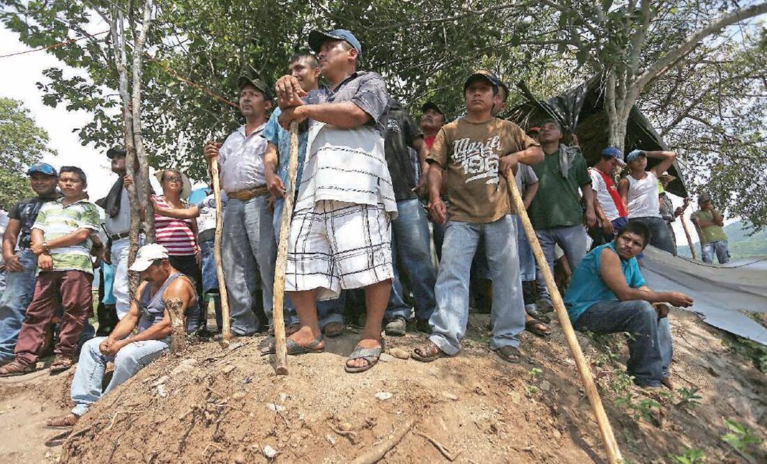 El alcalde de Aquila, José Luis Arteaga, propuso a los comunitarios iniciar mesas de diálogo con el gobierno para no generar más violencia (ARMANDO SOLÍS)
