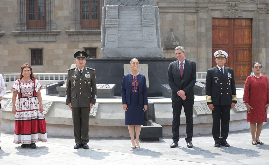 Conmemoración de los 700 años de Tenochtitlan en el zócalo Capitalino. Estuvo presente la presidenta Claudia Sheinbaum. Foto: Gabriel Pano / EL UNIVERSAL