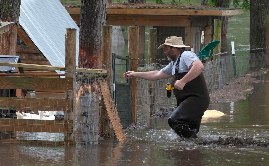 Houston se mantiene en alerta, pues se prevén hasta 76 mililitros de lluvia, al igual que en otras partes del sureste de Texas, con zonas aisladas que pueden alcanzar hasta 200 mililitros. Foto: AP
