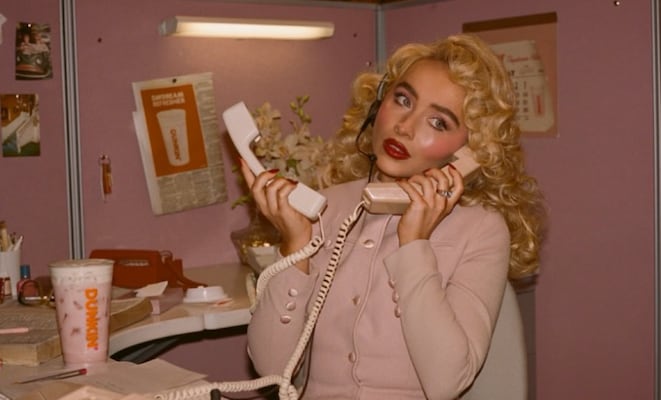 Sabrina Carpenter debuta como figura principal en Coachella con un show de gran formato