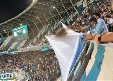 Lanzan cenizas de fallecido en pleno estadio y caen sobre una aficionada