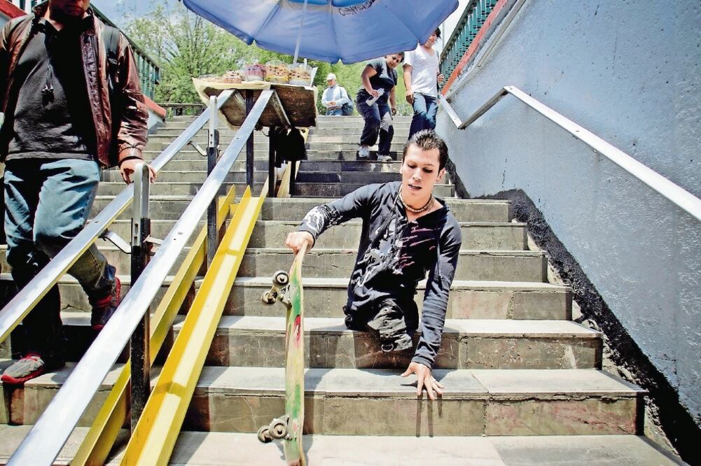 Distintas mediciones sobre discapacidad coinciden en que el tipo más frecuente a nivel nacional es algún problema para caminar o de movilidad (ARCHIVO EL UNIVERSAL)