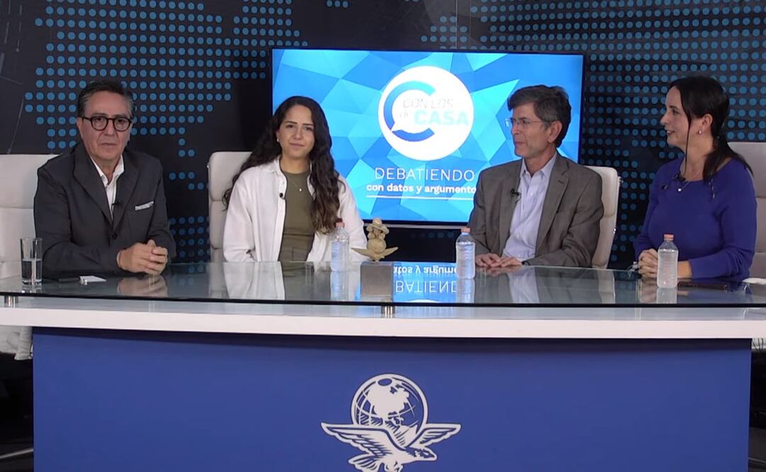 Fernanda Domínguez coordinadora del IMCO y Carlos Mancera exsubsecretario de planeación y coordinación de la SEP en Con los de Casa. Foto: Youtube/EL UNIVERSAL