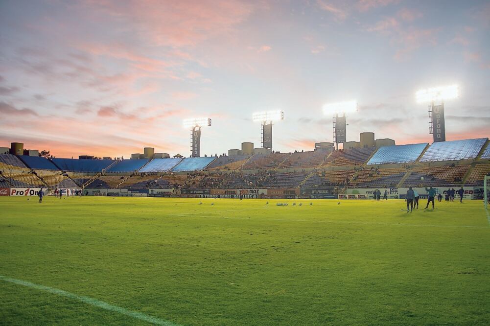 En la gresca entre necaxistas y potosinos se escucharon balazos (ÁNGEL FERRETIZ. IMAGO7)