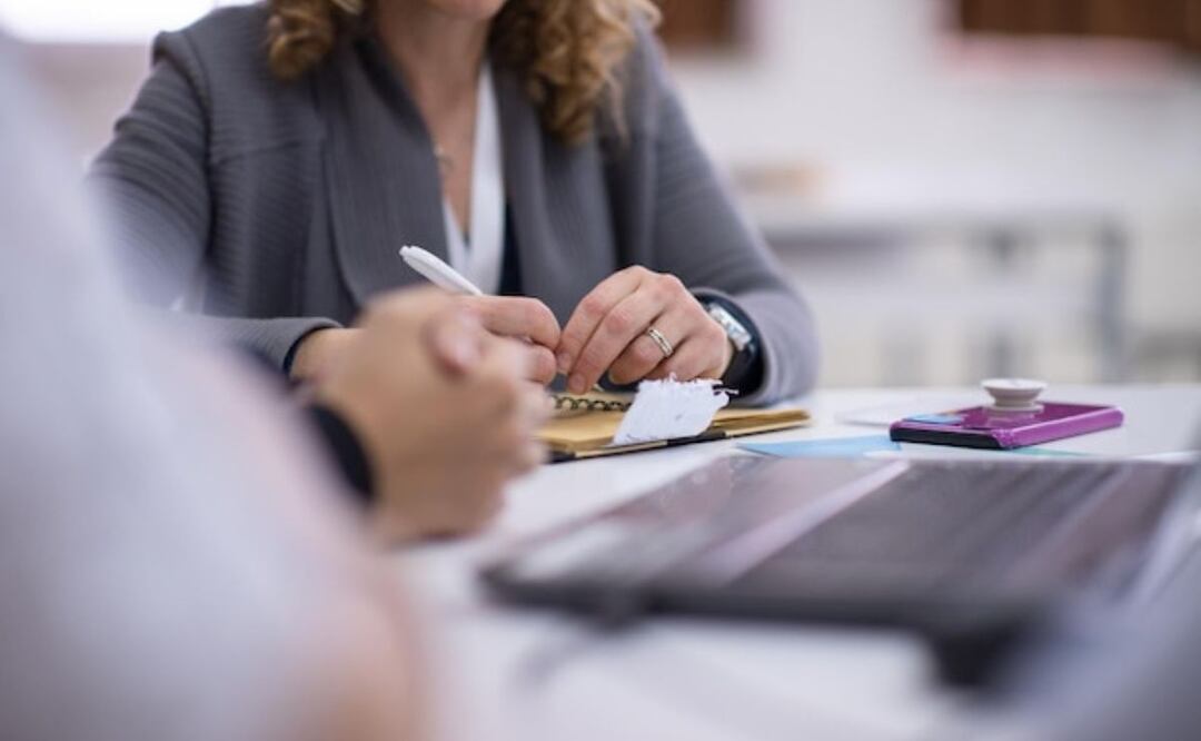 En un mundo dominado por la tecnología, la elección de una carrera universitaria se ha convertido en una decisión estratégica. Fuente: Freepik.