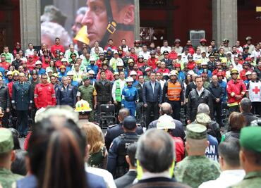 México está de pie, con actitud y entereza: Peña Nieto