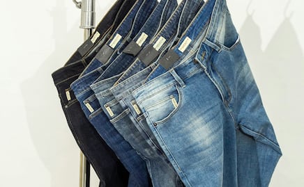 Cómo lavar tus jeans sin que pierdan el color