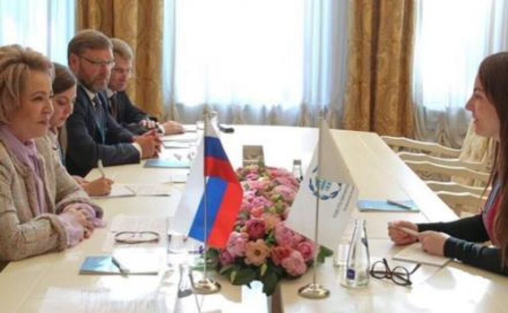 Gabriela Cuevas muestra en redes sociales foto con Putin