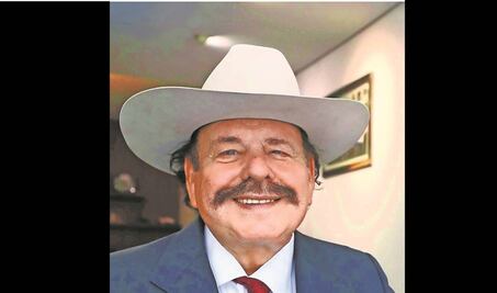 Sigue conflicto por la corona de Morena para 2023