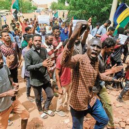 Mueren siete en protestas contra militares en Sudán