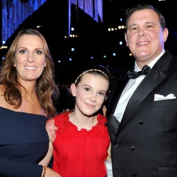 Ellos son los padres de Millie Bobby Brown, la estrella juvenil del momento