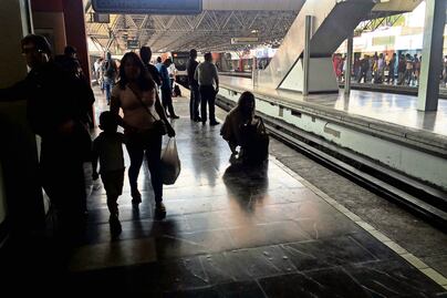 Van 149 personas que se arrojan a las vías del Metro