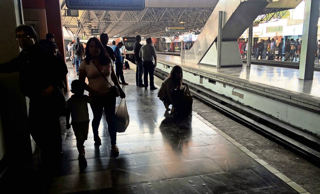 Para enfrentar los suicidios, el Metro implementa Salvemos Vidas. Foto: Archivo/ EL UNIVERSAL