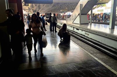 Van 149 personas que se arrojan a las vías del Metro