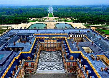 Francia recibe al rey Carlos III en el Palacio de Versalles, que cumple 400 años