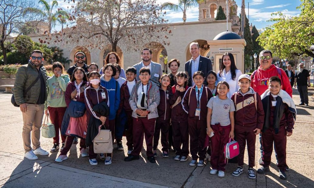Alumnos tijuanenses de educación básica y en un recorrido al Museo de Arte de San Diego. Foto: Especial.