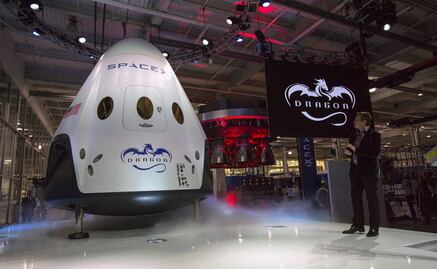 SpaceX enviará dos personas en un viaje alrededor de la Luna