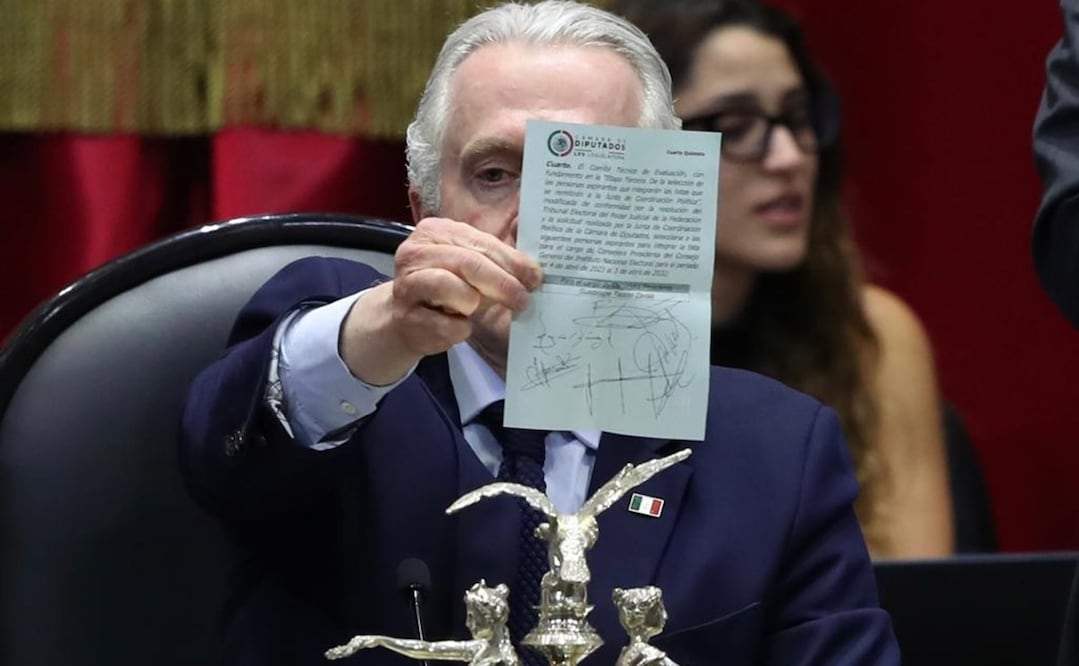 Santiago Creel en el sorteo para elegir a los nuevos consejeros del INE. FOTO: Especial