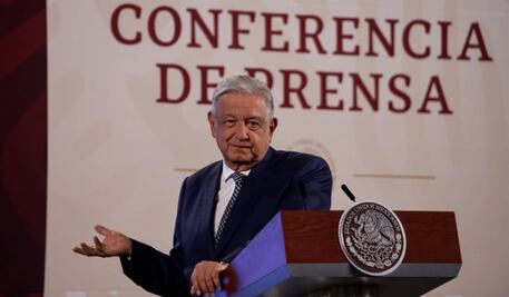 AMLO critica que Xóchitl Gálvez proponga aplicar "experiencias exitosas" de Felipe Calderón