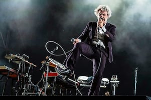 León Benavente: entre el caos, la ansiedad y el celular, el rock sigue más vivo que nunca