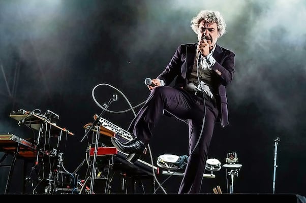 León Benavente: entre el caos, la ansiedad y el celular, el rock sigue más vivo que nunca