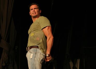 El actor cubano Julio Camejo comparte solidaridad con los afectados de la explosión del Hotel Saratoga