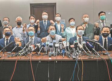 Diputados hongkoneses renuncian a sus cargos