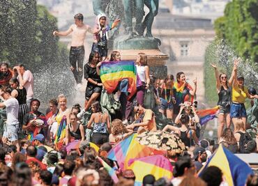 Decenas de miles celebran orgullo gay en el mundo