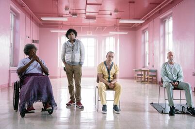 Glass vence a amigos y superhéroes en taquilla