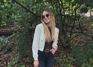 Mariana Rodríguez destaca con jeans cargo y chamarra de piel