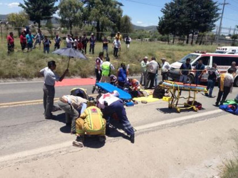 Volcadura de autobús deja 14 heridos en Puebla