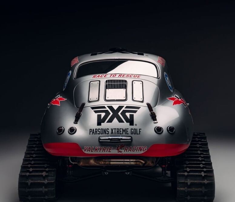 Mujer busca romper récord de velocidad a bordo de su Porsche 356