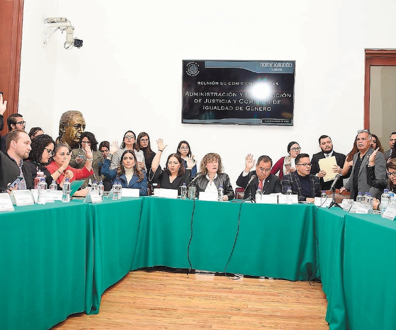 Con una votación de 19 diputados a favor, tres en contra y cero abstenciones, se aprobó en comisiones unidas del Congreso local que los menores de edad puedan decidir la reasignación de género, para reconocer los derechos de autonomía. Foto/ESPECIAL