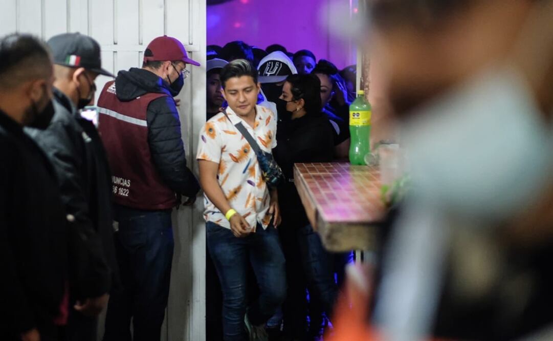 Por la pandemia, en Ecatepec están prohibidas las reuniones colectivas, por lo que personal del gobierno municipal lleva a cabo operativos permanentes para no permitir aglomeraciones. Foto: Especial