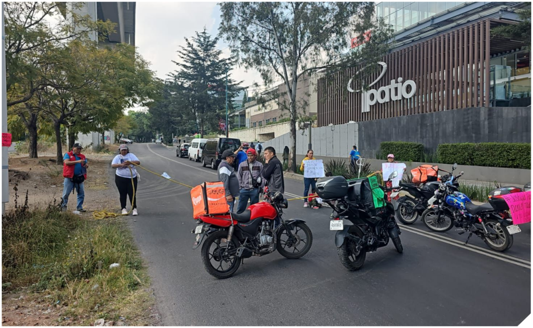 Familiares del motociclista atropellado Daniel Tadeo. Foto: Especial