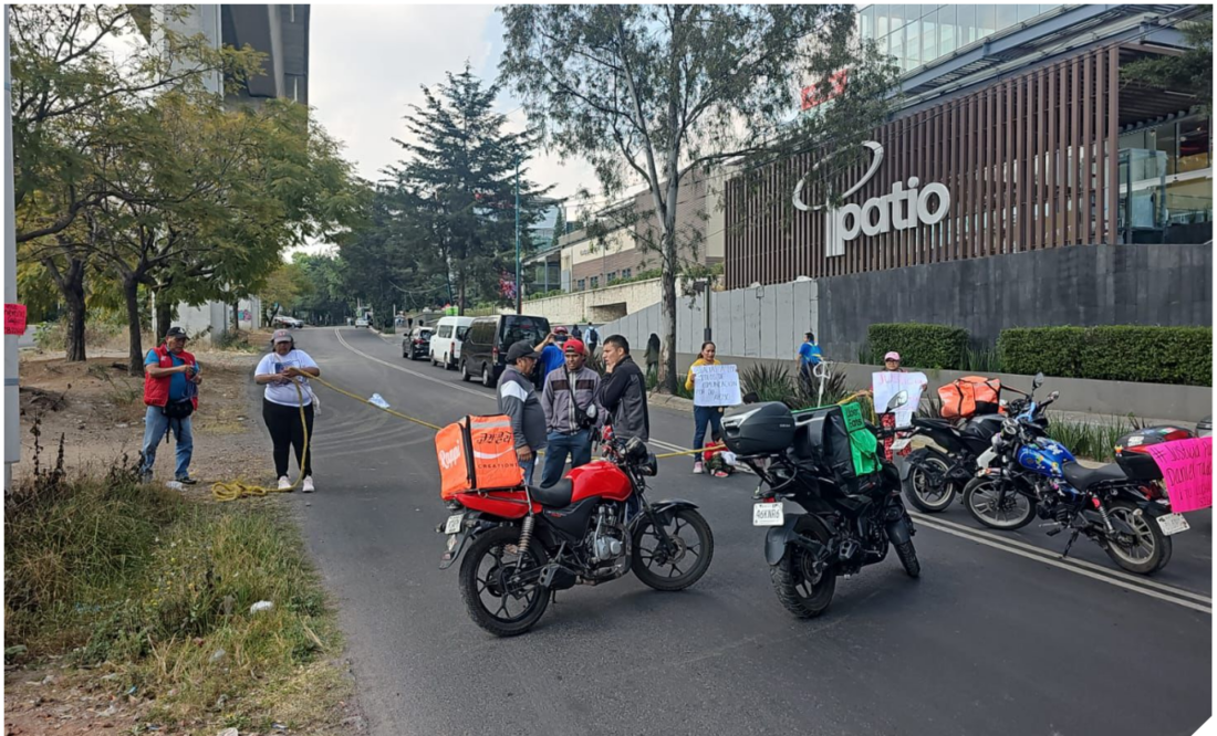 Familiares del motociclista atropellado Daniel Tadeo. Foto: Especial