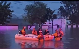 Inundaciones por fuertes lluvias dejan más de 45 personas atrapadas en Sinaloa; no se reportan lesionados