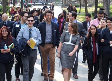 Ruiz Massieu pasea con Dreamers en la Alameda