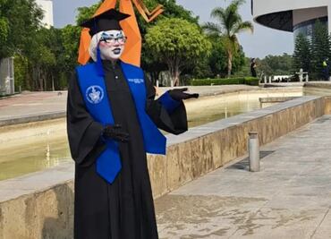 Joven se gradúa de la BUAP maquillada de Drag Queen y encanta en redes sociales