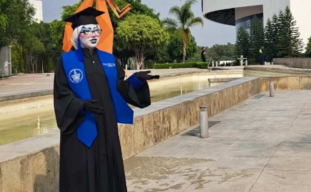 Shirley Méndez Alderete es una estudiante de derecho que se graduó de la BUAP vestida como Drag Queen. / Foto: Instagram