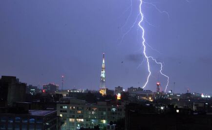 Tormenta eléctrica deja sin luz a 135 mil usuarios en NL