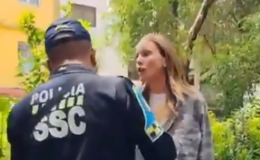 Lady Racista cumple con disculpa pública al oficial de tránsito. Foto: Captura de pantalla