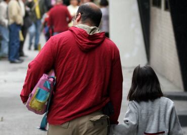 Hombres y mujeres pueden cuidar a sus hijos por igual, resuelven magistrados