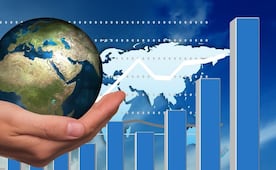 Economía global resiste pero encara más presión fiscal y de deuda: jefa del FMI; es "como el barco de 'La Odisea' azotado por la tormenta"