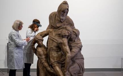 Restauran obra de Miguel Ángel en público