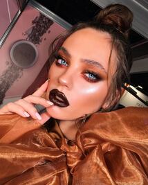 Labios color marrón para la fiesta de Año Nuevo